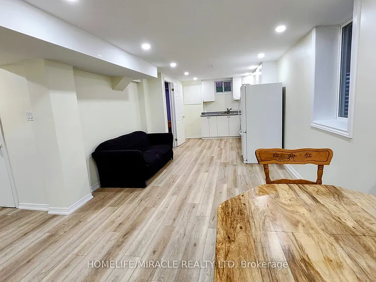 7 McClure Ave — Photo 10