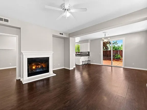 727 Talbot Ct — Photo 2