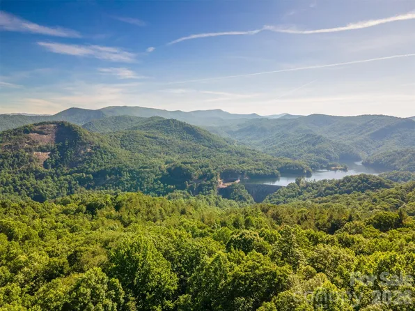 57 Morningside Dr, Tuckasegee, NC 28783