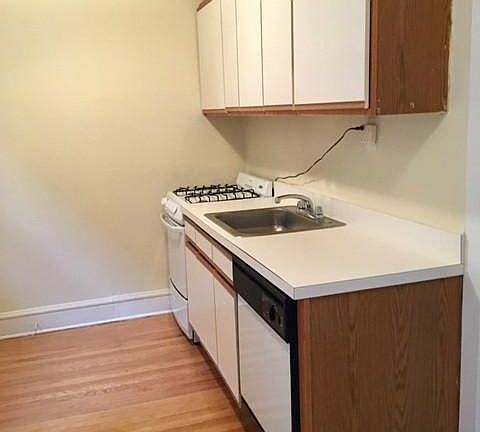 2nd image of 1444 W Byron St #02