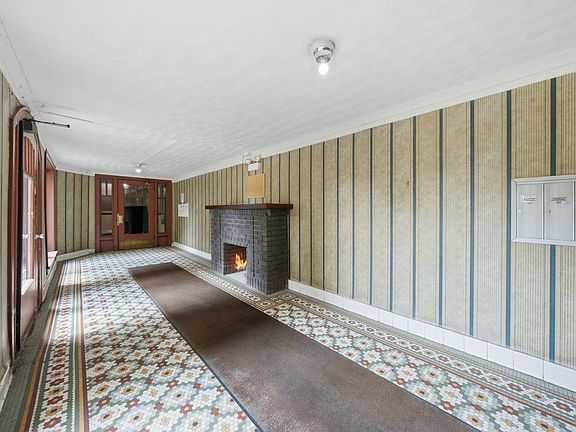 4th image of 2212 E 70th St APT 1B