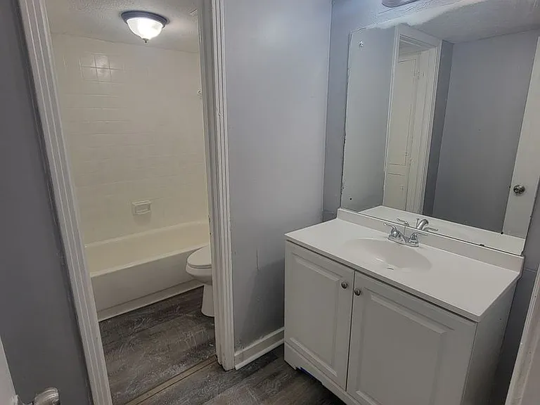 225 W McDowell Rd — Photo 57