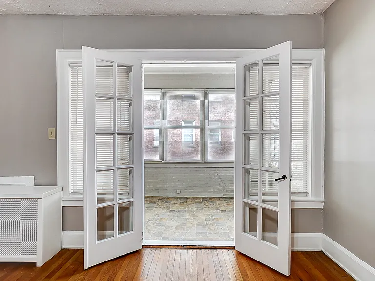 2560 Madison Rd #6 — Photo 4