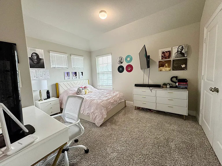 1045 Keswick Dr — Photo 8