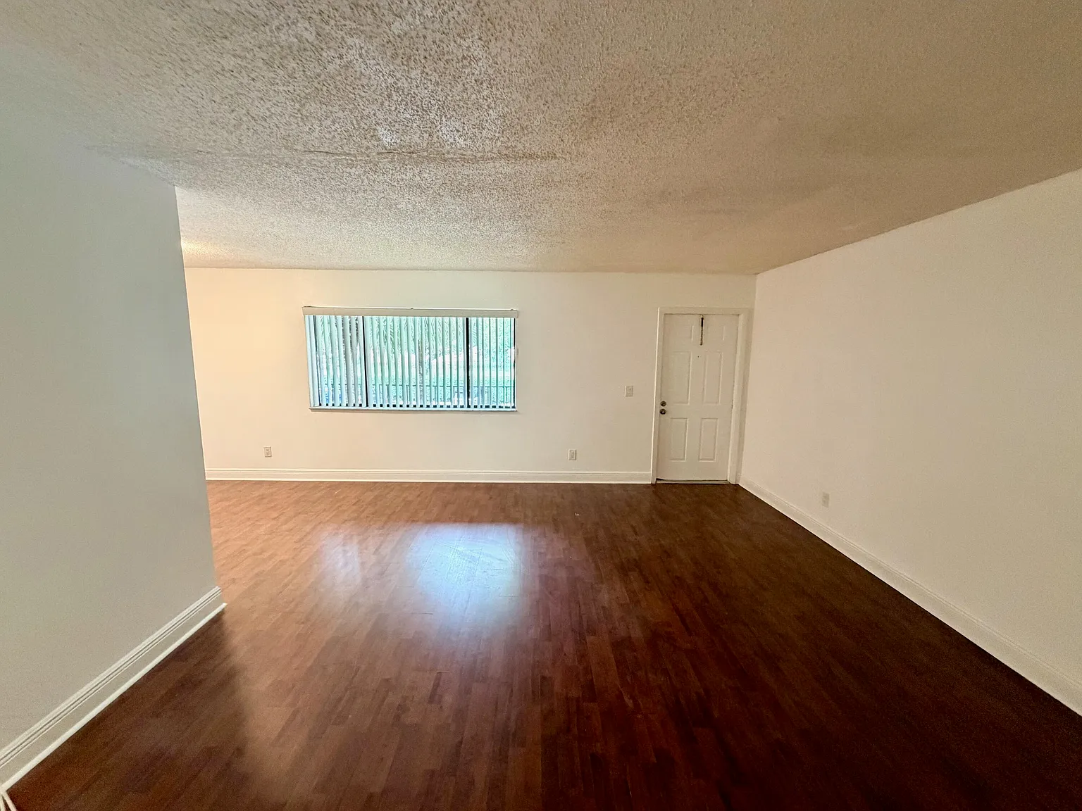 2 bed, 2.0 bath, 921 sqft, $1,850 — Photo 3