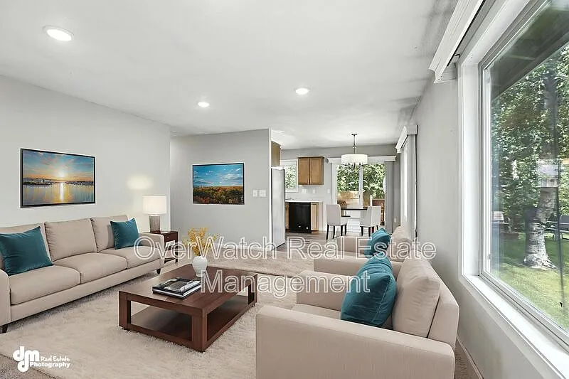 2 bed, 1.0 bath, 890 sqft, $2,000 — Photo 1