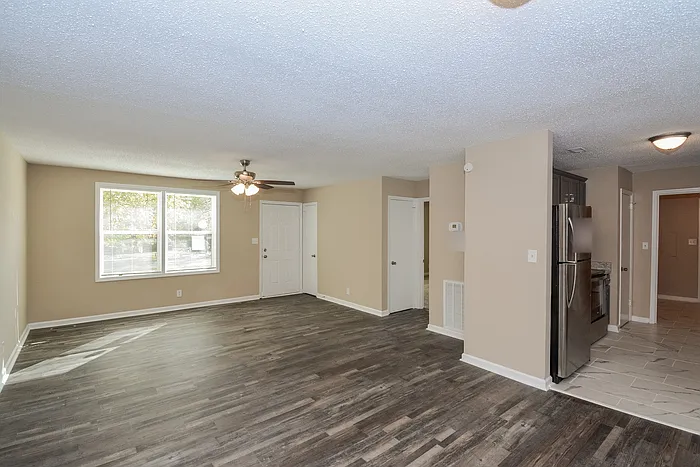 346 Woodale Dr — Photo 4