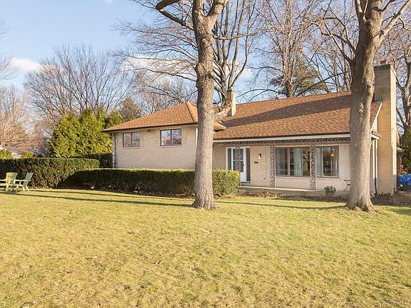 2nd image of 21675 Hilliard Blvd