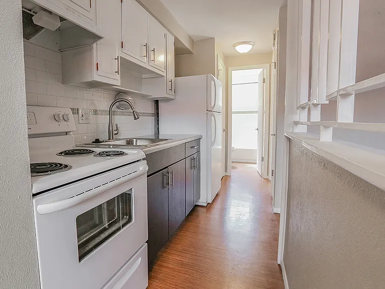 Topaz Apartments — Photo 47