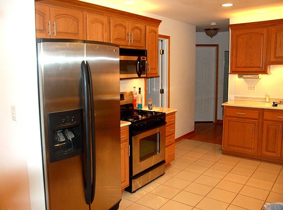 5th image of 7531 N Ottawa Ave