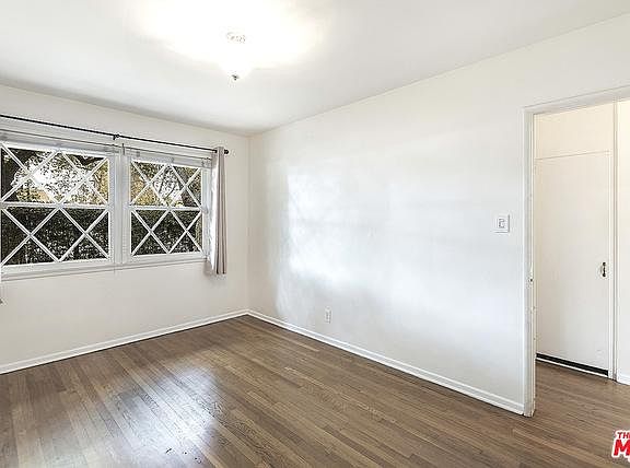 3rd image of 12801 Chandler Blvd