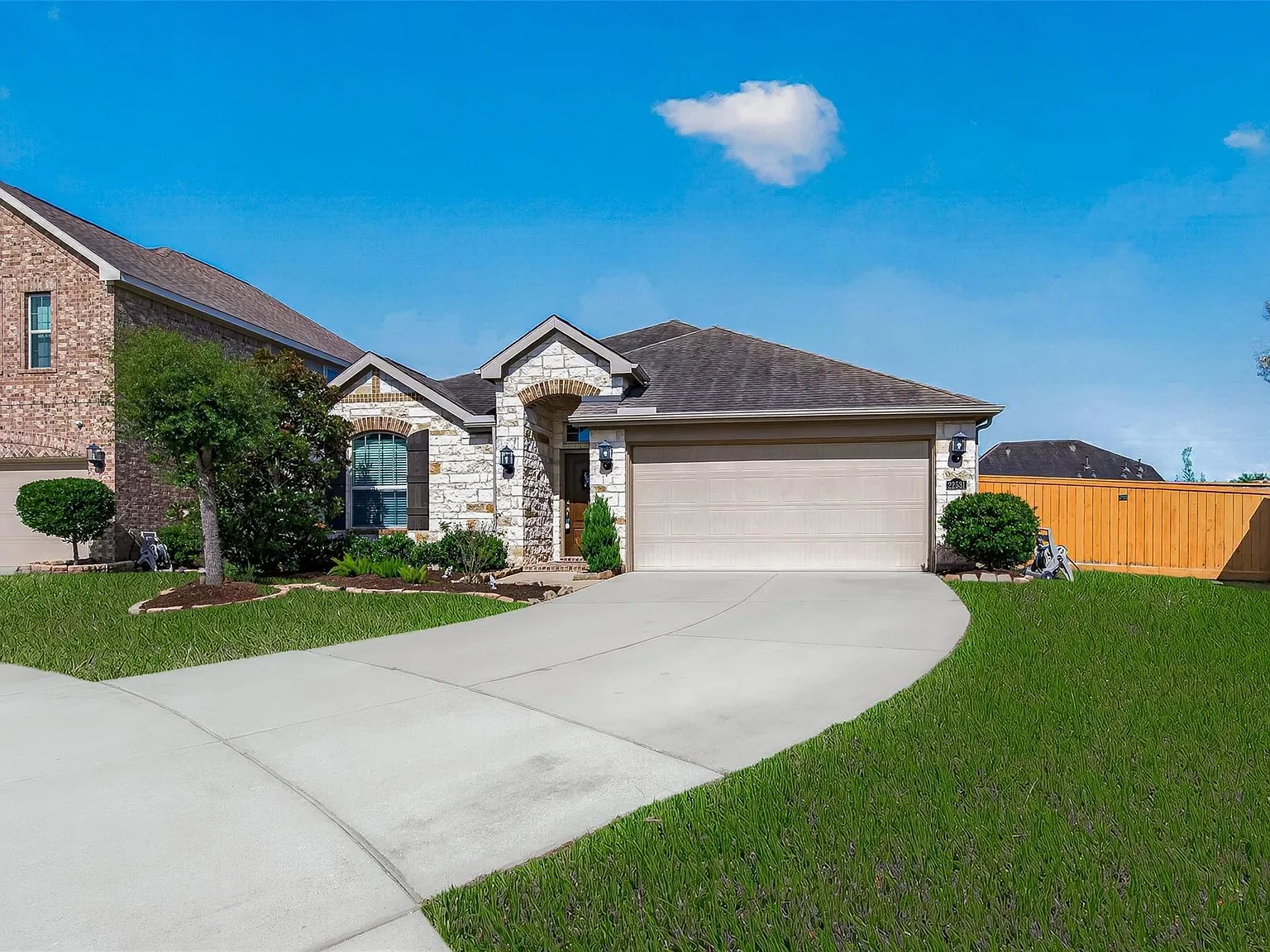 4 bed, 2.0 bath, 2144 sqft, $2,500 — Photo 3