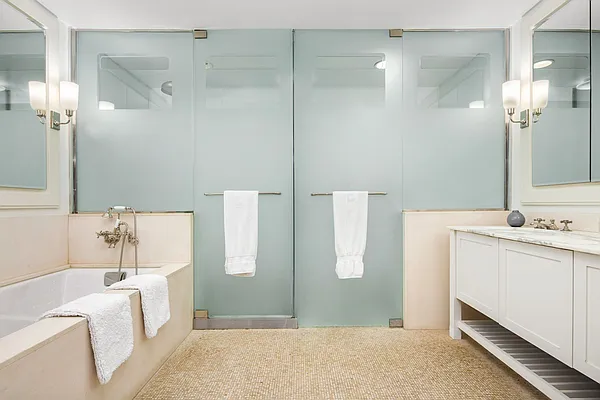 Sold by Compass | media 21