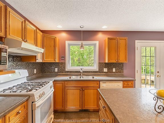 17th image of 91 Goodal Dr