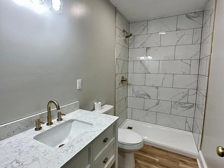 1368 Buena Vista Blvd SE #B — Photo 6
