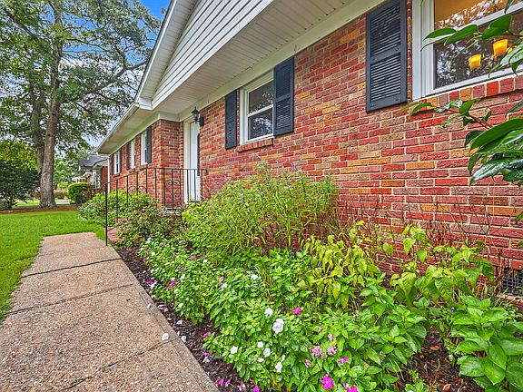 5th image of 1510 Manor Blvd