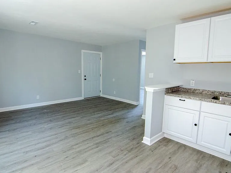 1005 Hillside Ave — Photo 2