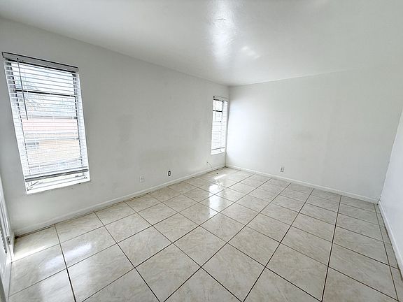 4th image of 1118 N 15th Ave #11335736