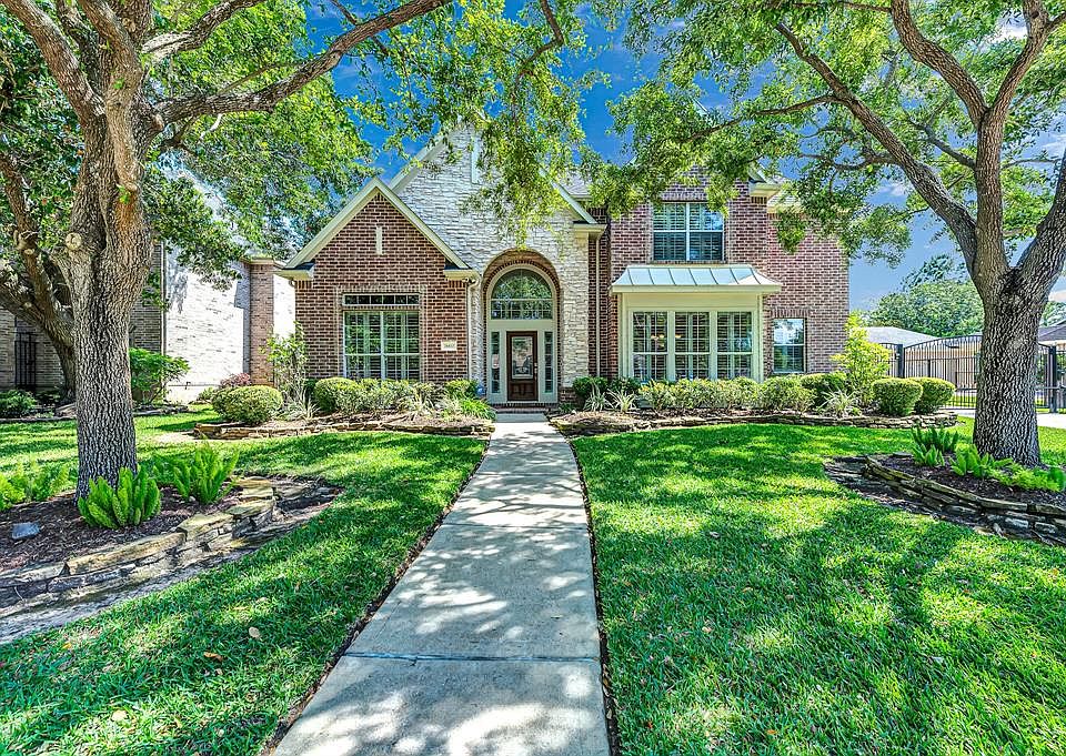 1st image of 26610 Park Point Ln