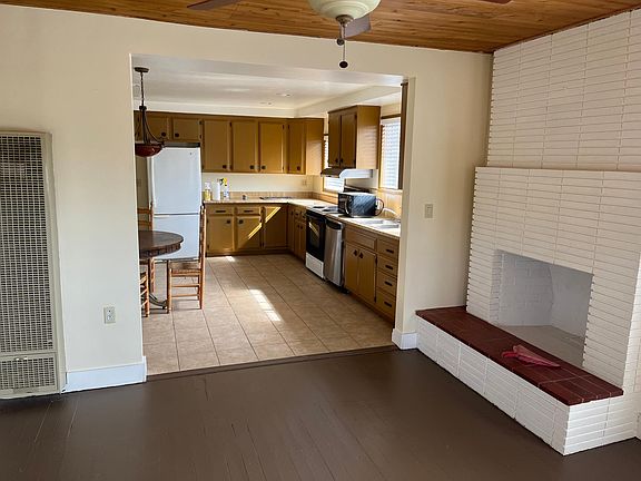 2nd image of 3130 Las Palmas Ave