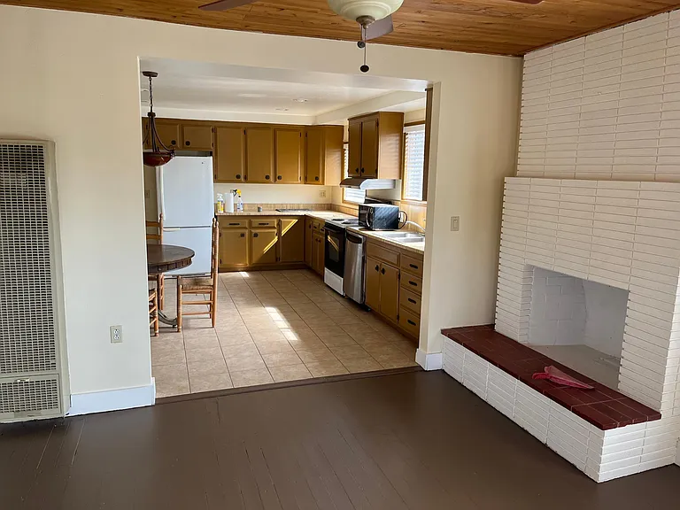 3130 Las Palmas Ave — Photo 2