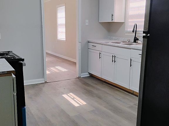 3rd image of 1402 Gold Ave