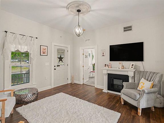 3rd image of 502 7TH AVENUE W