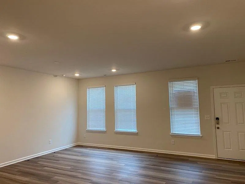 3 bed, 1762 sqft, $2,100 — Photo 4