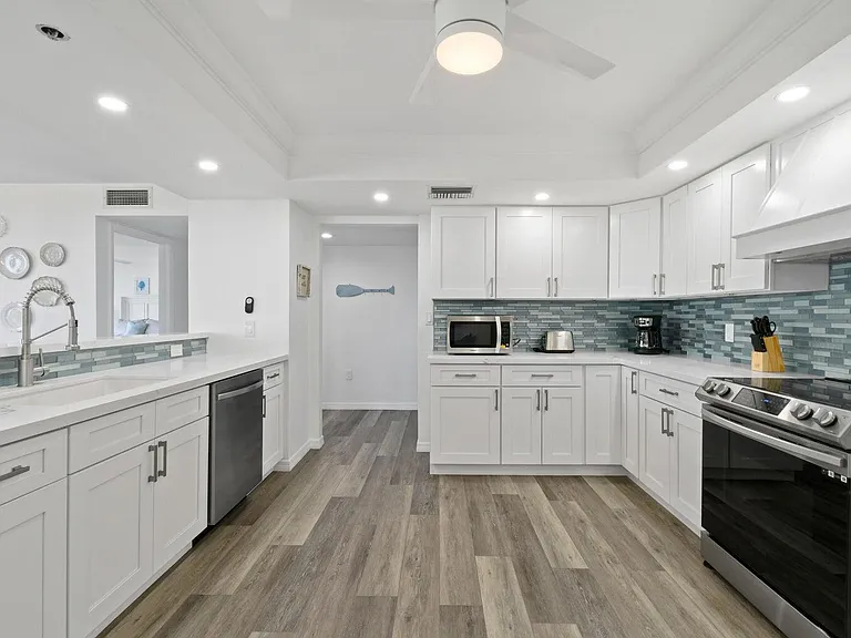 5047 N Highway A1A #404 — Photo 15