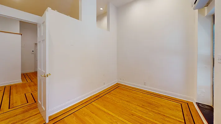 Rented by Bond New York | media 15