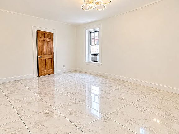 4th image of 392 S 5th St APT 19