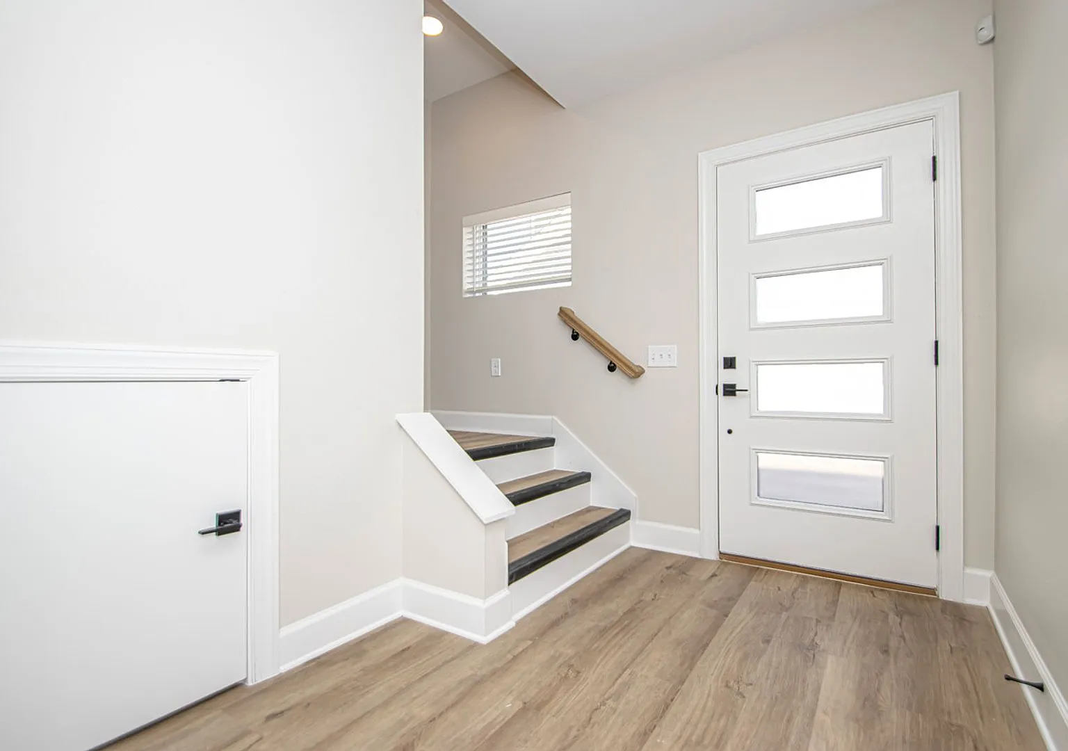 Riverwalk Townhomes - 1220 W. 4th Street — Photo 2