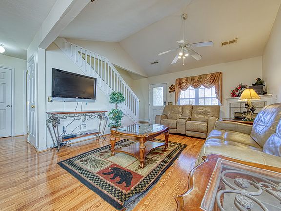 4th image of 751 Plantation Dr