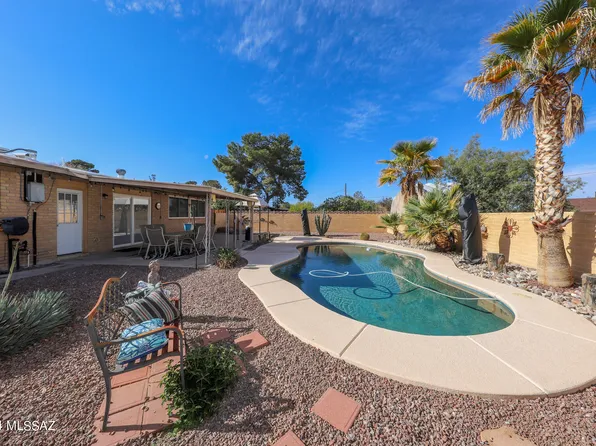 8235 E Koralee Pl, Tucson, AZ 85710