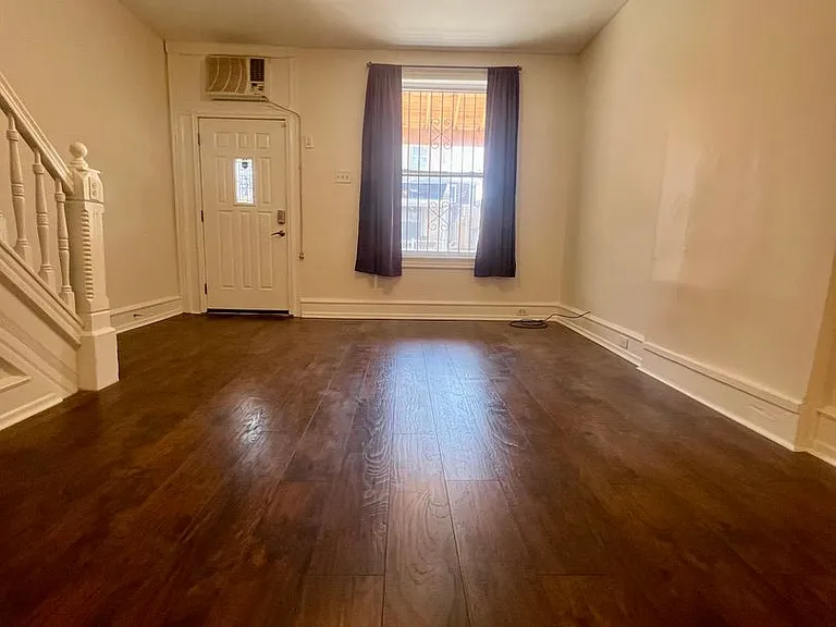 2165 W Grange Ave — Photo 4