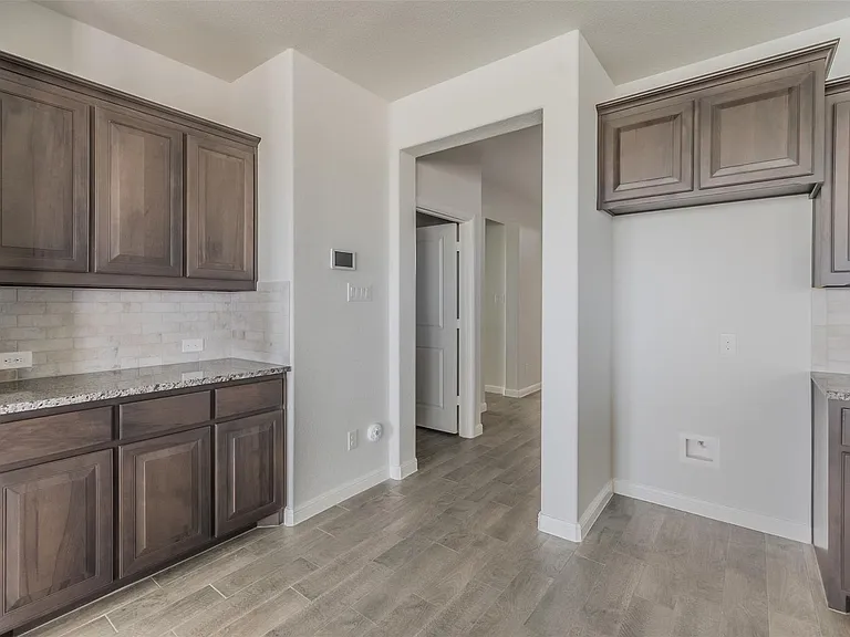 1343 Fox Hollow Rd — Photo 11