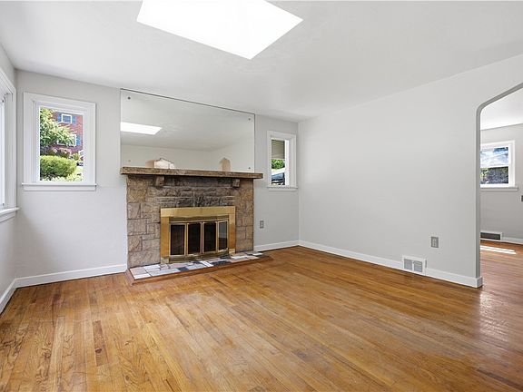 4th image of 906 Lebanon Ave
