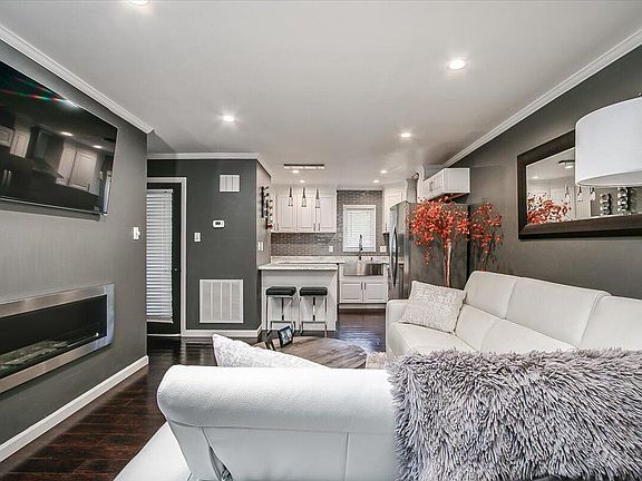 2nd image of 29 Willowbrook Dr #29