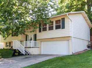 6614 Devonshire Dr NE, Cedar Rapids, IA 52402
