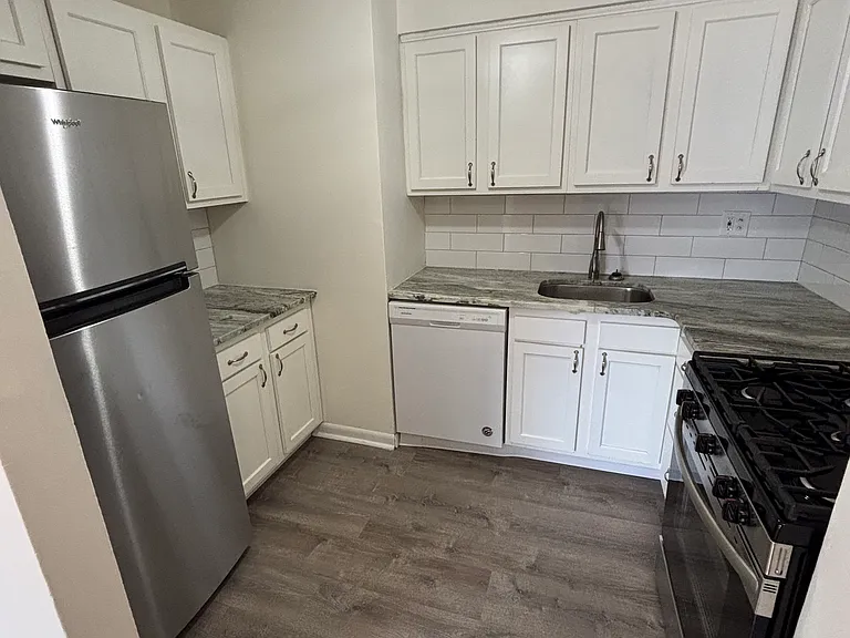 321 Chapel Ave #B — Photo 2