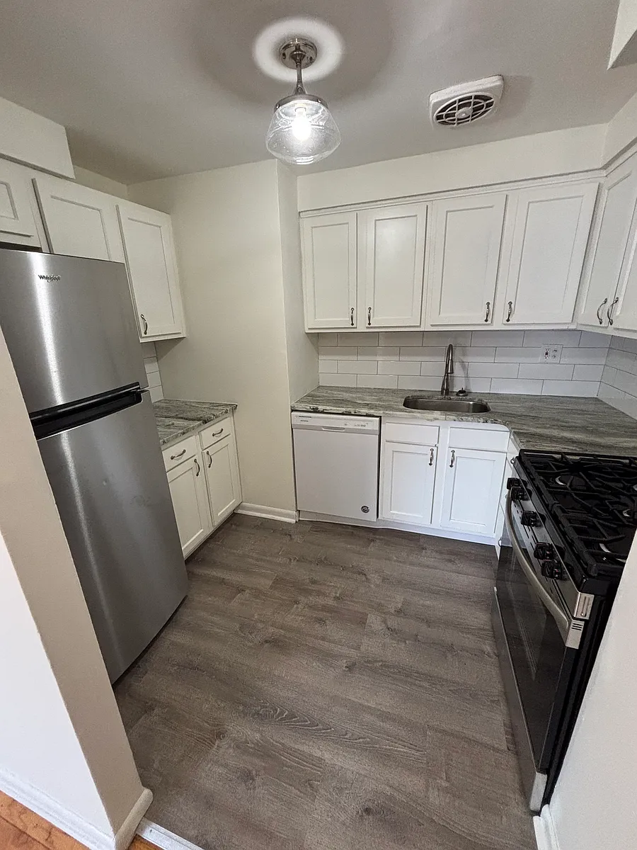 Building Photo - 321 Chapel Ave #B