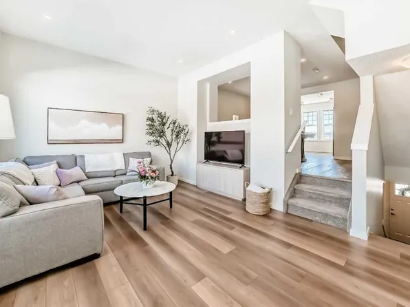 272 Cranbrook Sq SE, Calgary, AB T3M 3E3