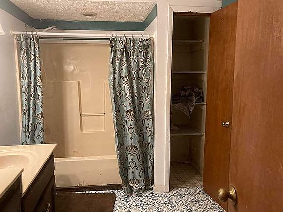 3rd image of 6633 Prospect Rd