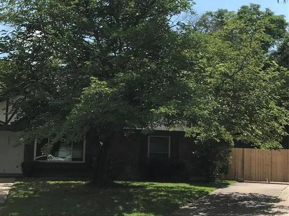 1001 Stableway Ln, Bedford, TX 76022