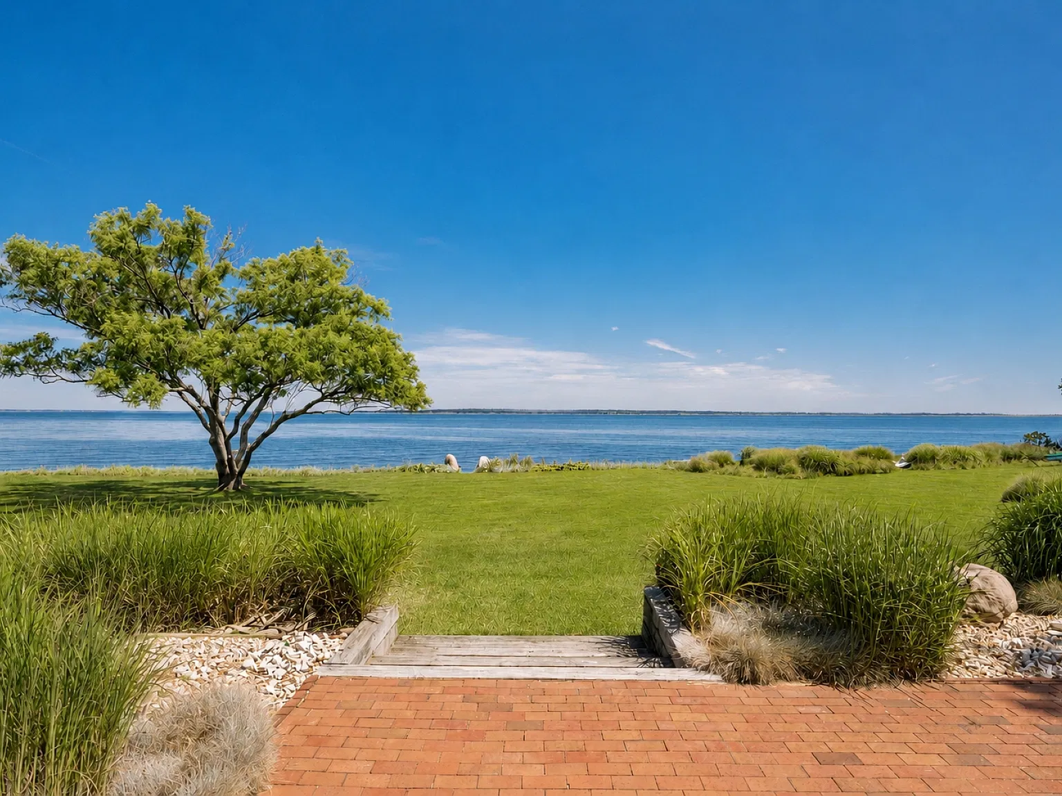 Spectacular Gardiners Bay Waterfront — Photo 3