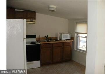 2nd image of 120 S Main St #A