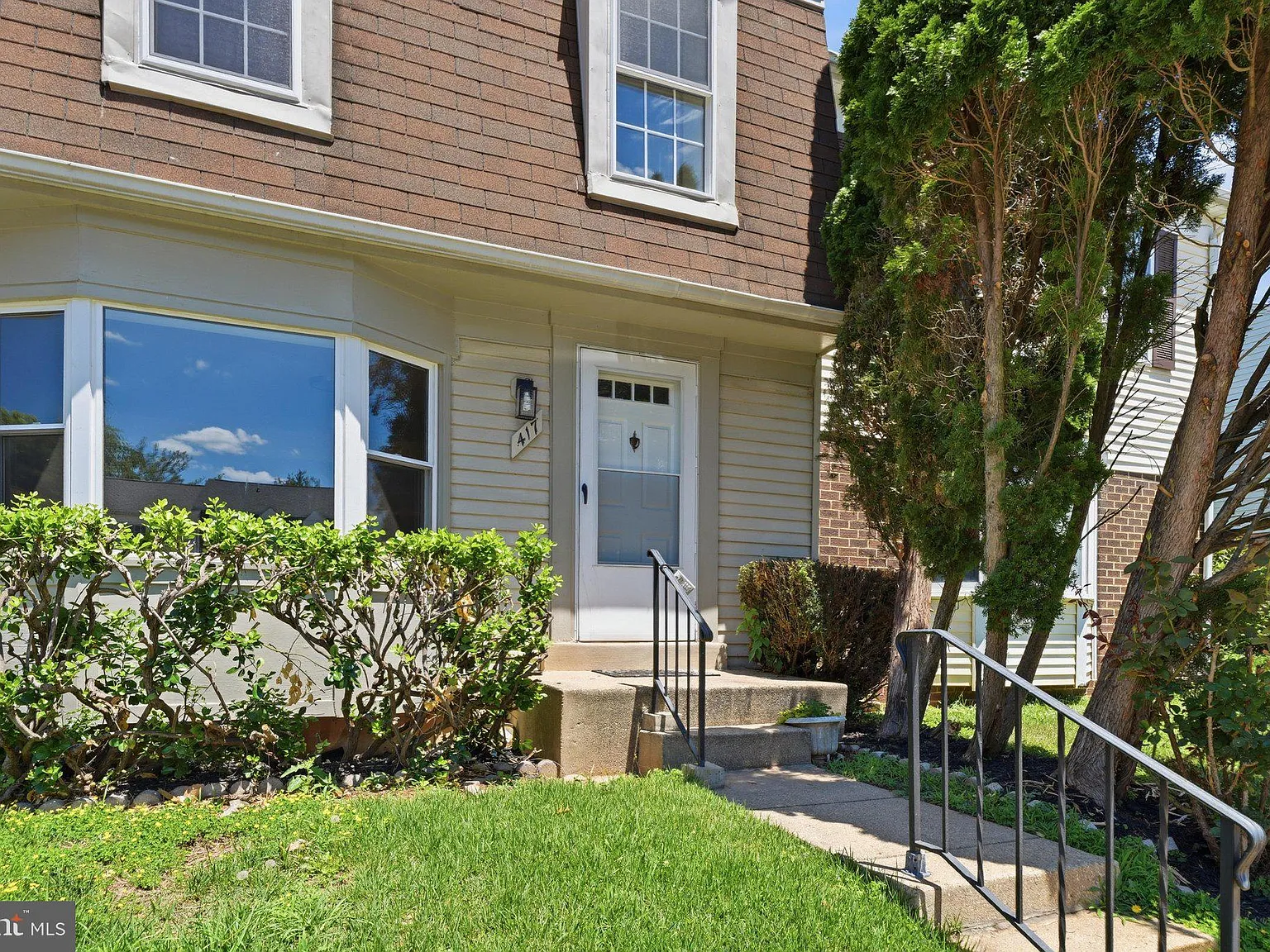 3 bed, 4.0 bath, 1440 sqft, $3,050 — Photo 2