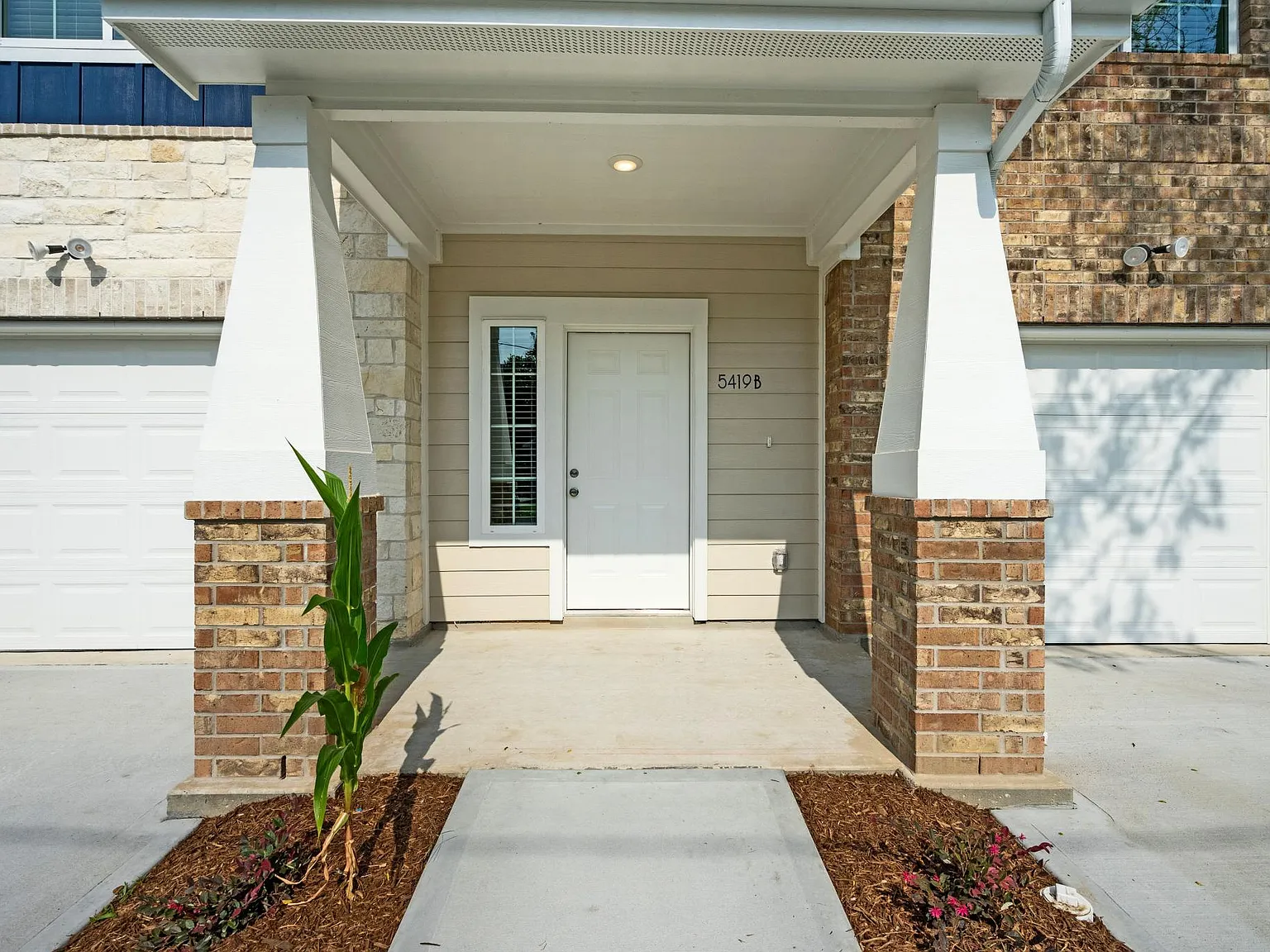 3 bed, 2.5 bath, 1365 sqft, $1,750 — Photo 2