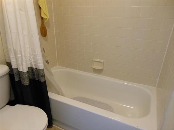 4th image of 714 Executive Center Dr APT 14