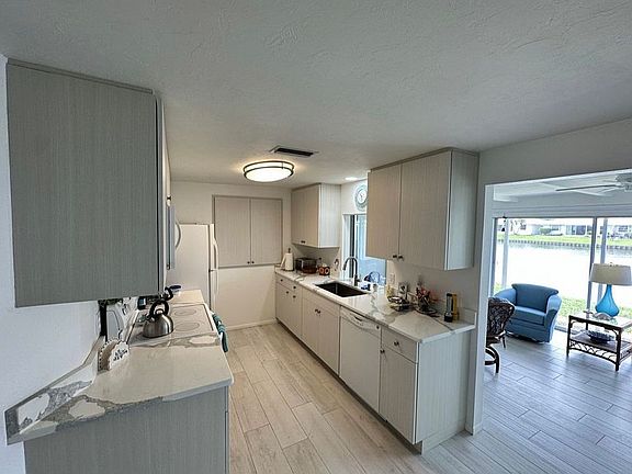 5th image of 565 Circlewood Dr #V-13